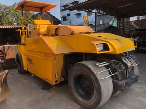 รถบด 7 ล้อยาง 10 ตัน Sakai TZ701-1-3XXXX ชั่วโมงน้อยน่าใช้