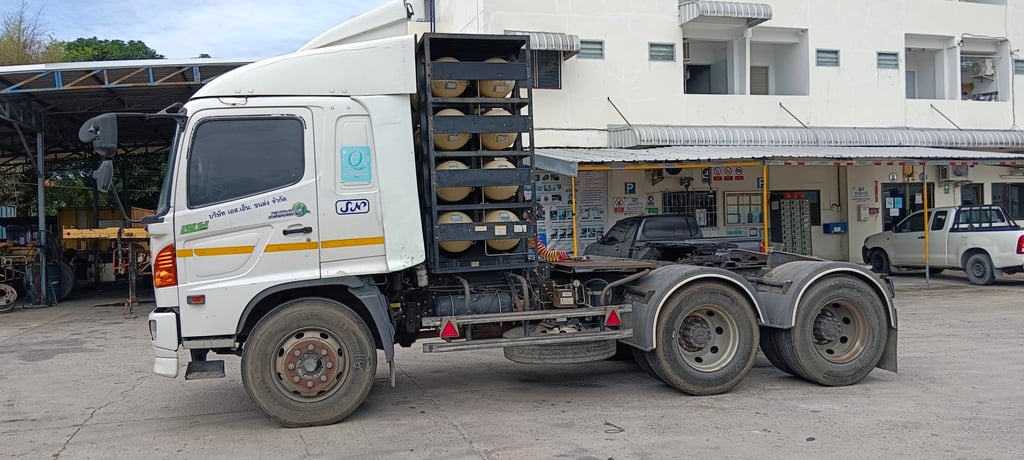 HINO FM 260แรงม้า (NGV) รถบรรทุก หัวลาก 10ล้อ ปี2011 พร้อมใช้งาน HINO FM 260แรงม้า (NGV) รถบรรทุก หัวลาก 10ล้อ ปี2011 พร้อมใช้งาน