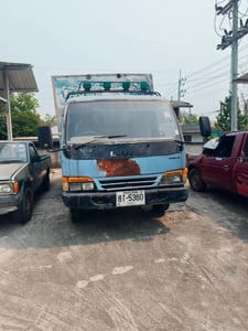 รถบรรทุก 6ล้อ