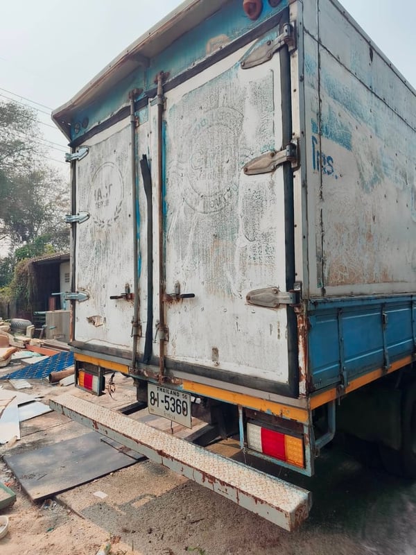 รถบรรทุก 6ล้อ