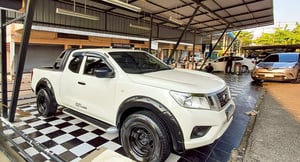 NISSAN NAVARA 2 ประตู ขาวอวบ ทรงอย่างแบด