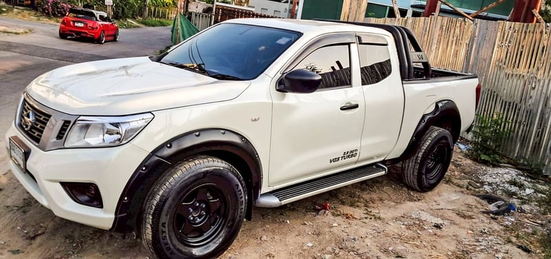 NISSAN NAVARA 2 ประตู ขาวอวบ ทรงอย่างแบด