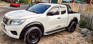 NISSAN NAVARA 2 ประตู ขาวอวบ ทรงอย่างแบด