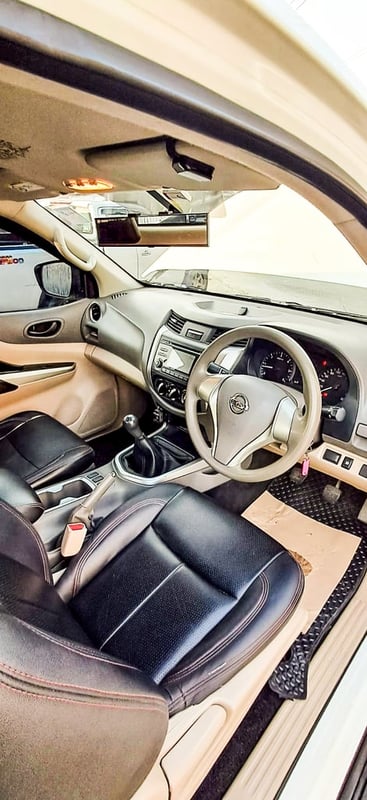 NISSAN NAVARA 2 ประตู ขาวอวบ ทรงอย่างแบด