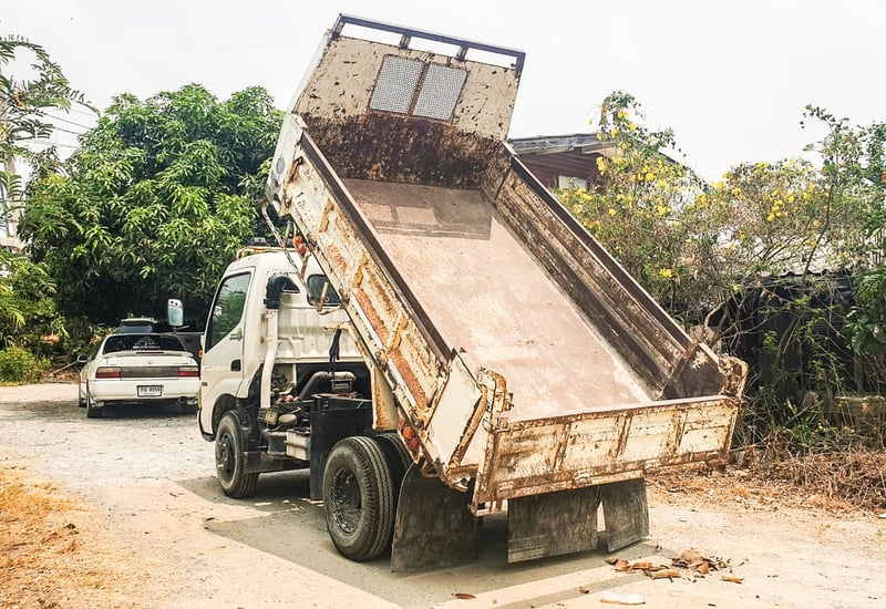 HINO XZU 136แรงม้า รถบรรทุก 6ล้อ ดั้มพ์ ปี2011