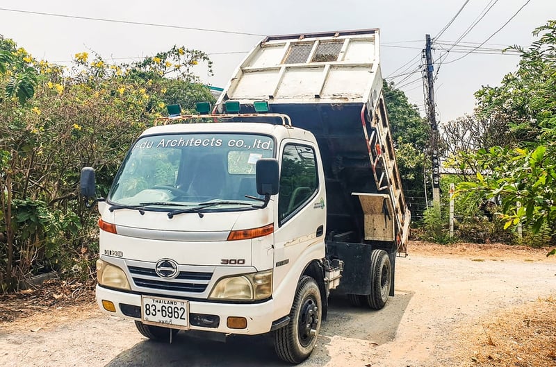 HINO XZU 136แรงม้า รถบรรทุก 6ล้อ ดั้มพ์ ปี2011