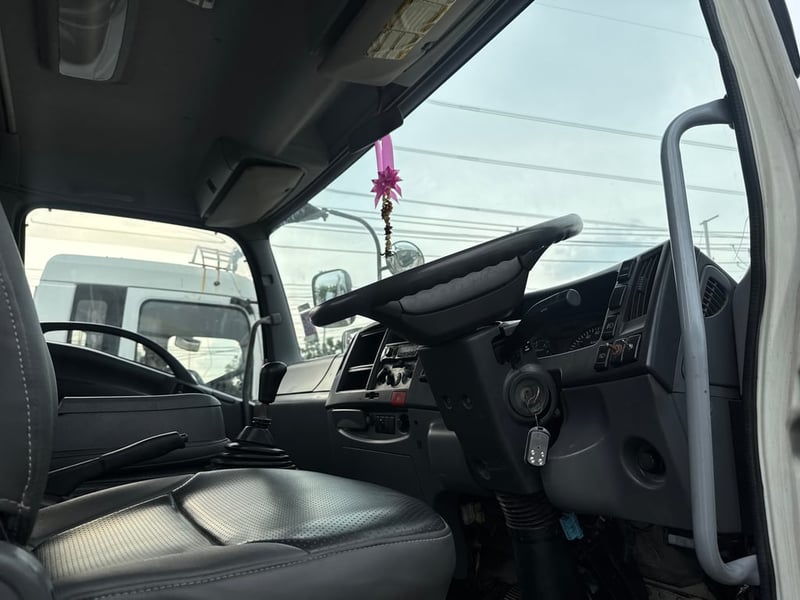 ISUZU FTR 240แรงม้า รถบรรทุก 6ล้อ ขนรถ ปี2013