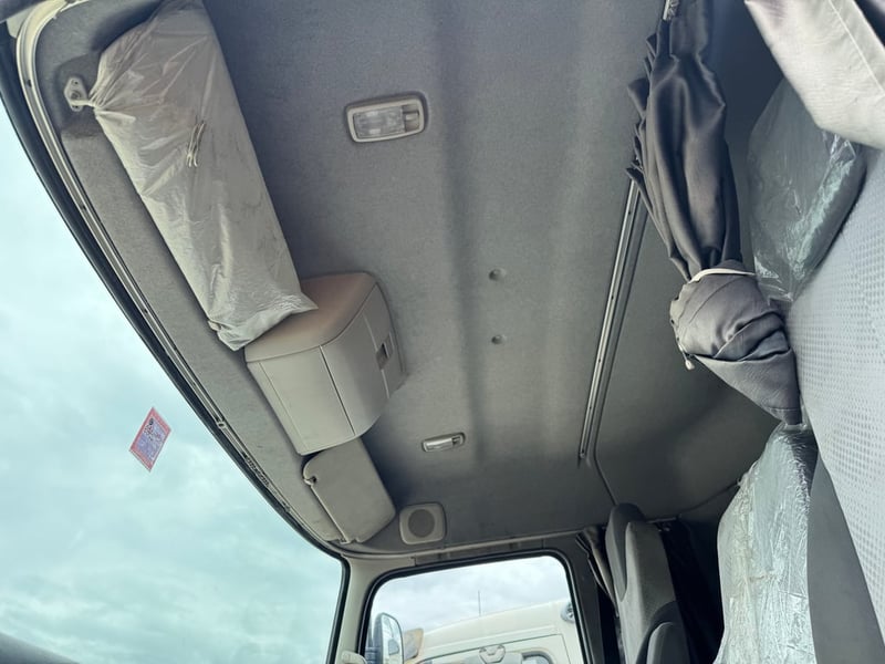 UD quester escots ปี 2024 ราคาดีที่สุด 2 เพลา เกียร์escots กึ่งอัตโนมัติ เครื่อง GH11 390แรง พวงมาลัยดีไซน์ใหม่ 4 ก้าน UD quester escots ปี 2024 ราคาดีที่สุด 2 เพลา เกียร์escots กึ่งอัตโนมัติ เครื่อง GH11 390แรง พวงมาลัยดีไซน์ใหม่ 4 ก้าน