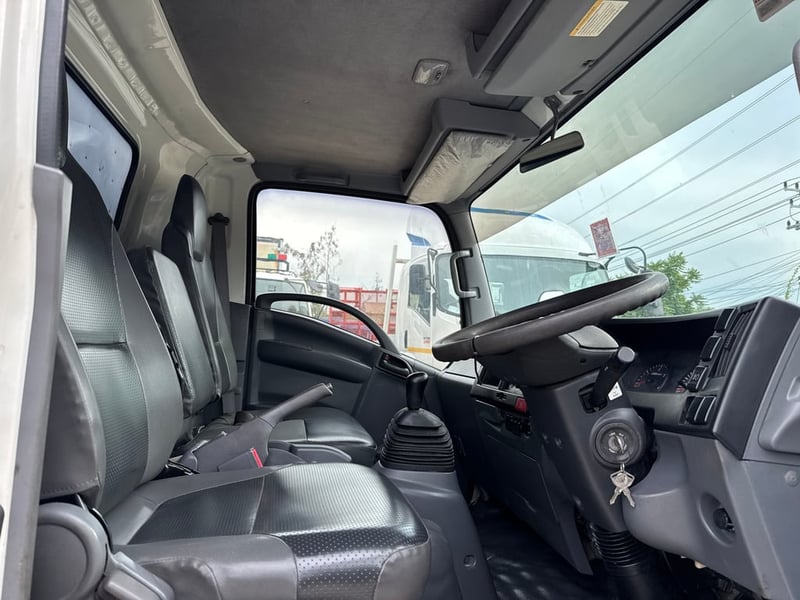 ISUZU NPR 150แรงม้า รถบรรทุก 6ล้อ ตู้เย็น ปี2021