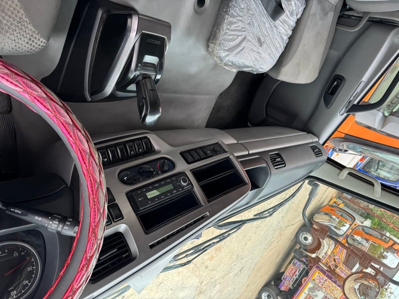 UD quester escots ปี 2024 ราคาดีที่สุด 2 เพลา เกียร์escots กึ่งอัตโนมัติ เครื่อง GH11 390แรง พวงมาลัยดีไซน์ใหม่ 4 ก้าน UD quester escots ปี 2024 ราคาดีที่สุด 2 เพลา เกียร์escots กึ่งอัตโนมัติ เครื่อง GH11 390แรง พวงมาลัยดีไซน์ใหม่ 4 ก้าน