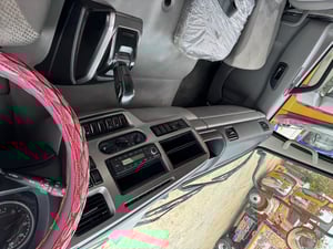 UD quester escots ปี 2024 ราคาดีที่สุด 2 เพลา เกียร์escots กึ่งอัตโนมัติ เครื่อง GH11 390แรง พวงมาลัยดีไซน์ใหม่ 4 ก้าน UD quester escots ปี 2024 ราคาดีที่สุด 2 เพลา เกียร์escots กึ่งอัตโนมัติ เครื่อง GH11 390แรง พวงมาลัยดีไซน์ใหม่ 4 ก้าน