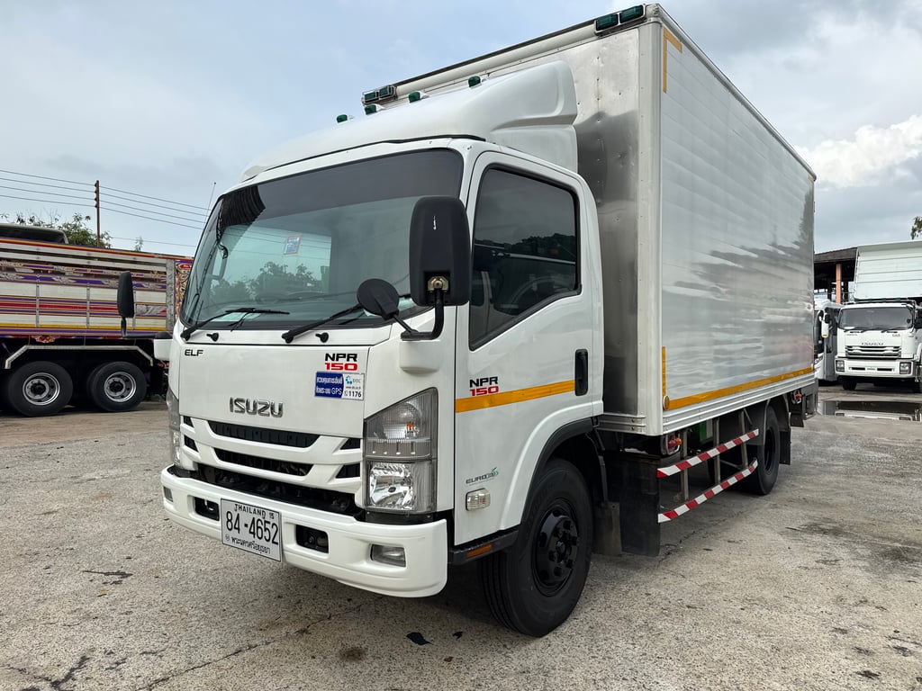 ISUZU NPR 150แรงม้า รถบรรทุก 6ล้อ ตู้เย็น ปี2021