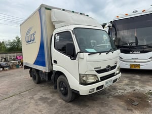 Hino innovator 300  สิงหา 63 ราคา 395,000 ตู้แห้ง 90,000 km