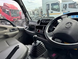 Hino innovator 300  สิงหา 63 ราคา 395,000 ตู้แห้ง 90,000 km