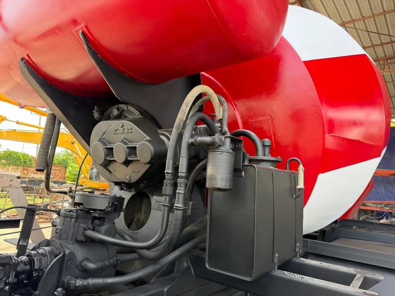 HINO GH รถบรรทุก 6ล้อ โม่ผสมปูน ปี1997 HINO GH รถบรรทุก 6ล้อ โม่ผสมปูน ปี1997