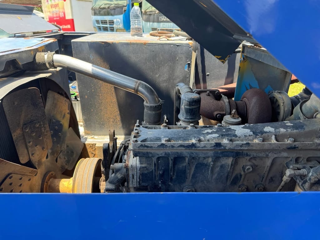 Marooka MTS-4000 รถประเภทนี้เรียกว่า Rubber Clawer carrier ไปถึงทุกที่ รถรุ่นที่ถ้าออกใหม่จะอยู่ประมาณ$500,000 เหรียญสหรัฐ  มาพร้อมกับเครื่อง CAT 6T 425แรง Super Heavy Duty ติดเครน TADANO 3-200 มีเครื่องแยก