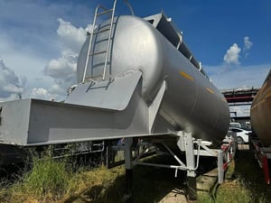 ขายถูกครับ เอาน้องไปทำงานหน่อย 199,000  ขายหางบรรทุกปูนผง 3 เพลา ปี56