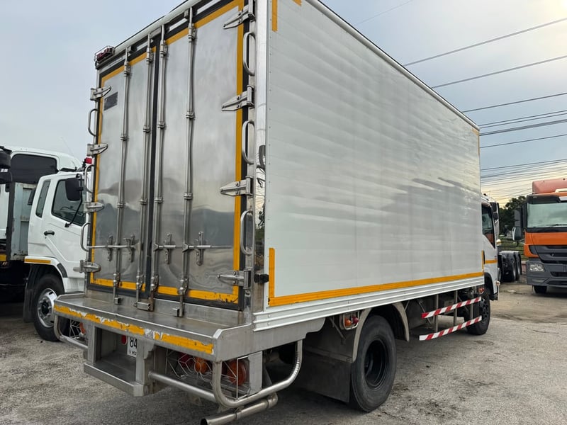 ISUZU NPR 150แรงม้า รถบรรทุก 6ล้อ ตู้เย็น ปี2021