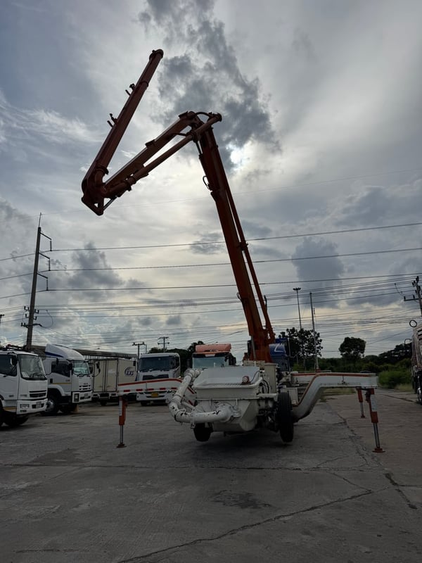 เครนปั้มปูนเดินได้ เครนปั้มปูนเดินได้