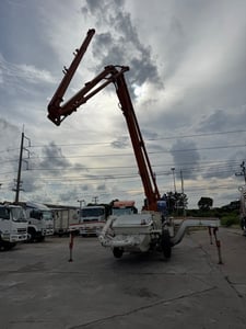 เครนปั้มปูนเดินได้ เครนปั้มปูนเดินได้