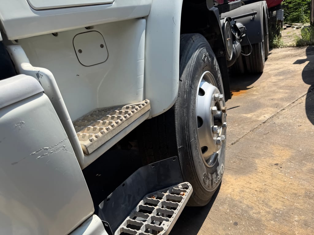 ISUZU FXZ 320แรงม้า รถบรรทุก 10ล้อ หัวลาก เฉพาะหัว ปี2005