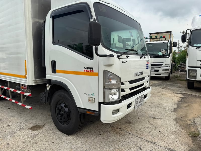 ISUZU NPR 150แรงม้า รถบรรทุก 6ล้อ ตู้เย็น ปี2021