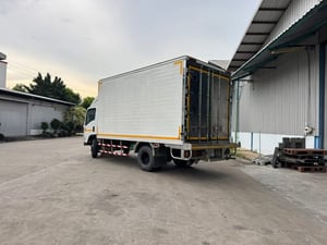 ISUZU NPR 150แรงม้า รถบรรทุก 6ล้อ ตู้เย็น ปี2021