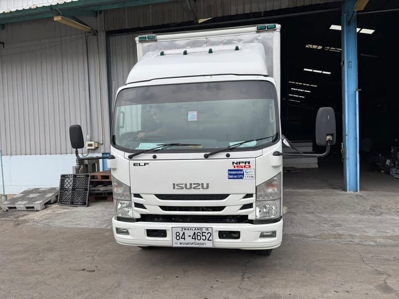 ISUZU NPR 150แรงม้า รถบรรทุก 6ล้อ ตู้เย็น ปี2021