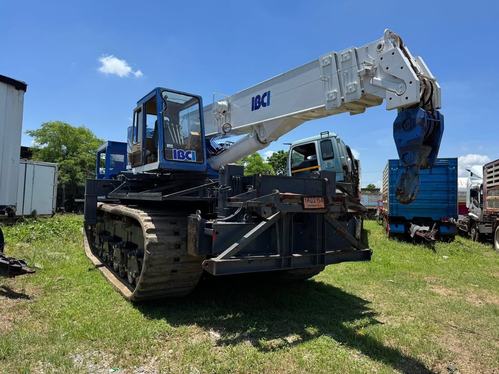 Marooka MTS-4000 รถประเภทนี้เรียกว่า Rubber Clawer carrier ไปถึงทุกที่ รถรุ่นที่ถ้าออกใหม่จะอยู่ประมาณ$500,000 เหรียญสหรัฐ  มาพร้อมกับเครื่อง CAT 6T 425แรง Super Heavy Duty ติดเครน TADANO 3-200 มีเครื่องแยก