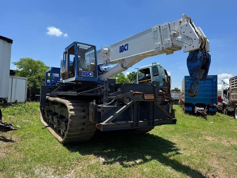 Marooka MTS-4000 รถประเภทนี้เรียกว่า Rubber Clawer carrier ไปถึงทุกที่ รถรุ่นที่ถ้าออกใหม่จะอยู่ประมาณ$500,000 เหรียญสหรัฐ  มาพร้อมกับเครื่อง CAT 6T 425แรง Super Heavy Duty ติดเครน TADANO 3-200 มีเครื่องแยก