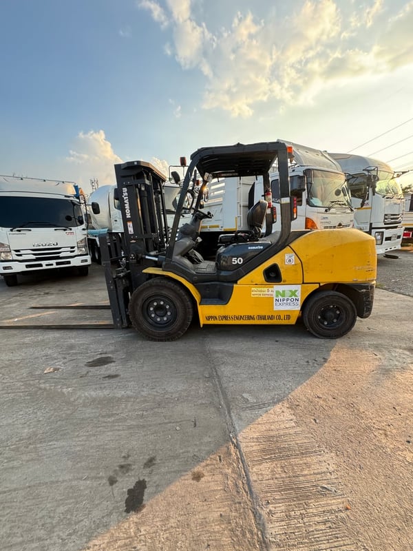 โฟร์คลิฟท์ 5 ตัน งาขยับซ้ายขาวได้ Automatic diesel รถบางกอกโคมัสสุ