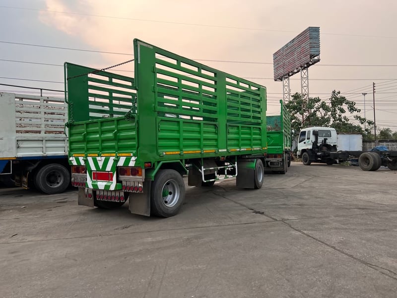 ISUZU FVM 300แรงม้า รถบรรทุก 10ล้อ กระบะคอกสูง ปี2010 ISUZU FVM 300แรงม้า รถบรรทุก 10ล้อ กระบะคอกสูง ปี2010