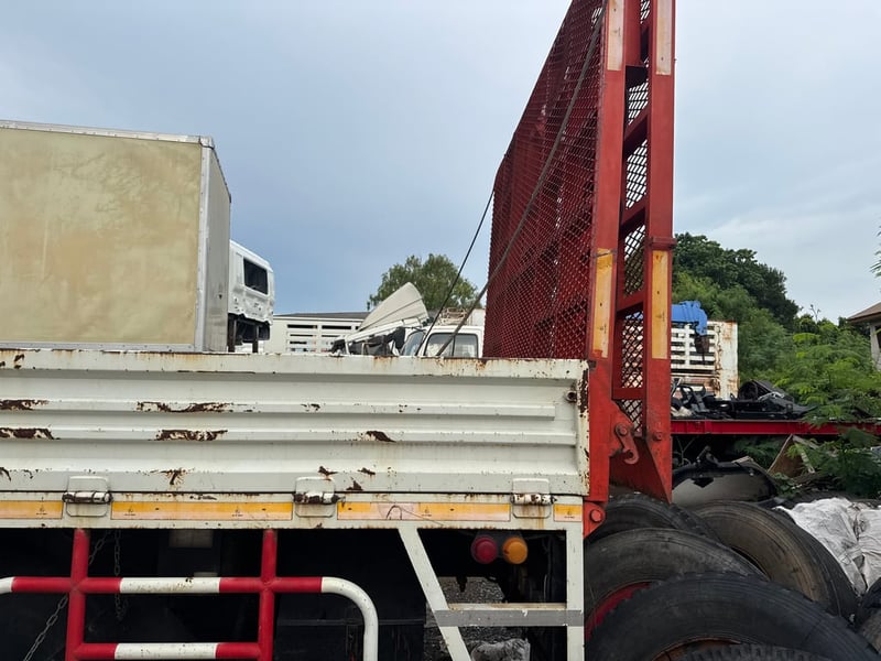 ISUZU FTR 240แรงม้า รถบรรทุก 6ล้อ ขนรถ ปี2013