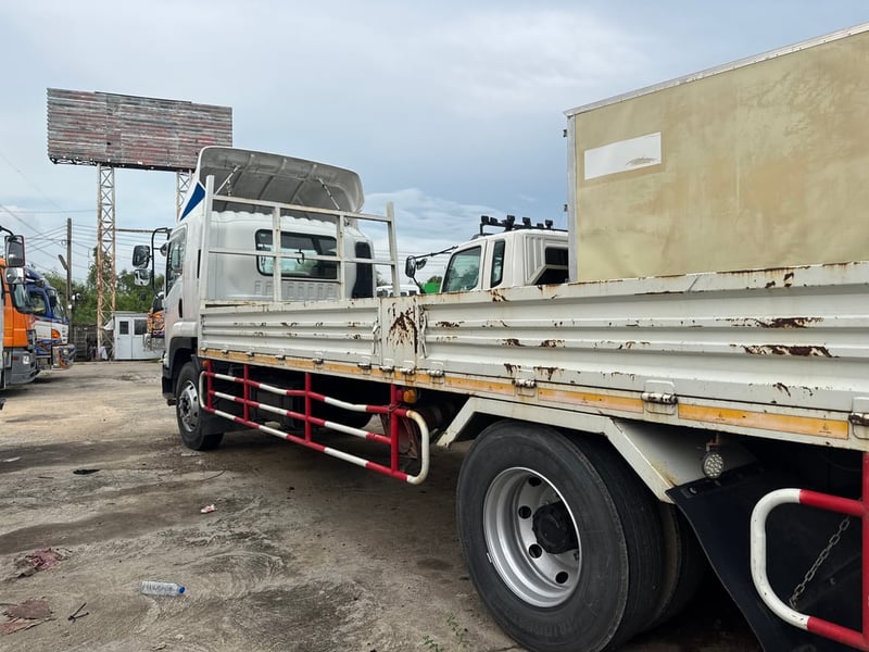 ISUZU FTR 240แรงม้า รถบรรทุก 6ล้อ ขนรถ ปี2013