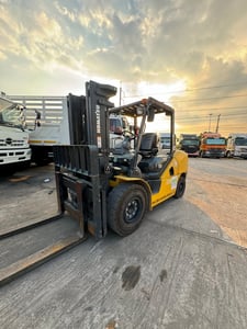 โฟร์คลิฟท์ 5 ตัน งาขยับซ้ายขาวได้ Automatic diesel รถบางกอกโคมัสสุ