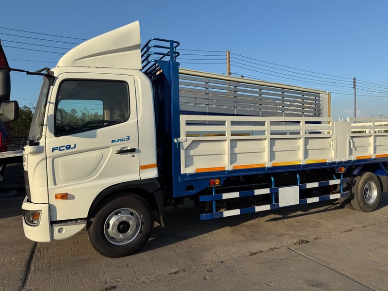 HINO FC 210แรงม้า รถบรรทุก 6ล้อ กระบะเหล็ก ปี2022