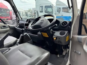 Hino innovator 300  สิงหา 63 ราคา 395,000 ตู้แห้ง 90,000 km