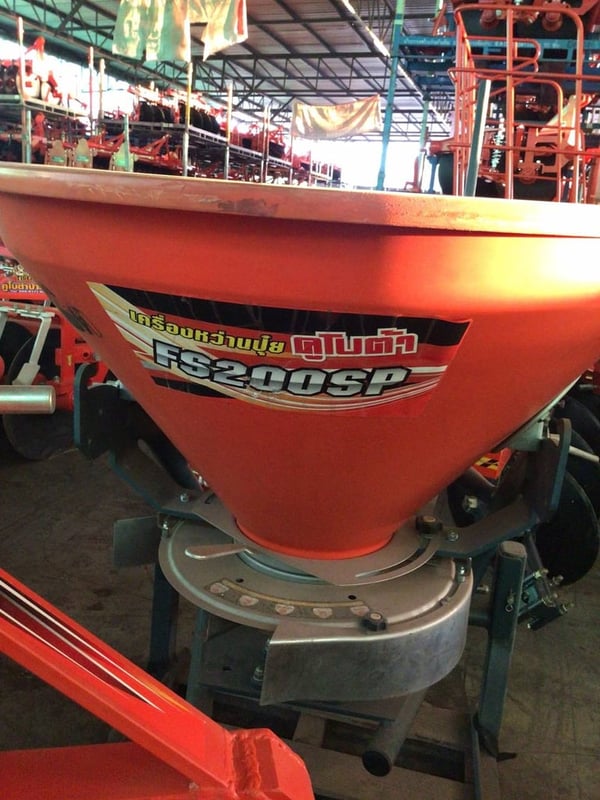 มาใหม่ เครื่องหว่านปุ๋ย มือสอง  FS200SP เข้ามาใหม่  ทำงานเร็ว ลดค่าแรง ใช้ทนทาน   ขายราคา 25,000 บาทจ้า  สนใจโทรสอบถาม 065-2401438 น้องเอินจ้า เข้ามาเลือกที่ร้านได้จ้า