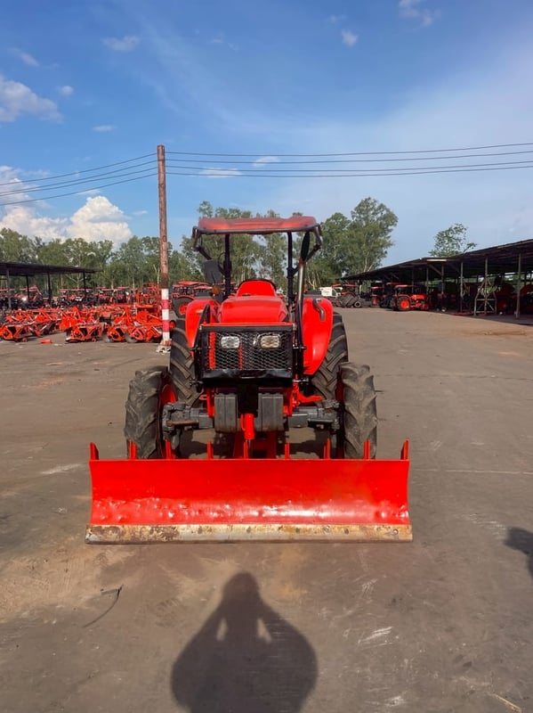 ดันแรง พร้อมดัน คันใหญ่ ใช้ดี รถไถคูโบต้ารุ่น MU5702ใบดันดินหน้า ผาน 1 ตัว ดาวน์   0 บาท สนใจโทรสอบถามหรือมาดูที่ร้านเราได้จ้า