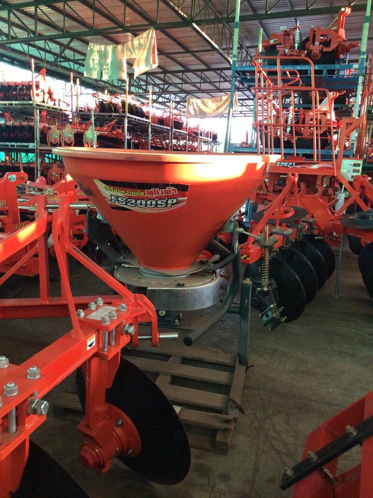 มาใหม่ เครื่องหว่านปุ๋ย มือสอง  FS200SP เข้ามาใหม่  ทำงานเร็ว ลดค่าแรง ใช้ทนทาน   ขายราคา 25,000 บาทจ้า  สนใจโทรสอบถาม 065-2401438 น้องเอินจ้า เข้ามาเลือกที่ร้านได้จ้า
