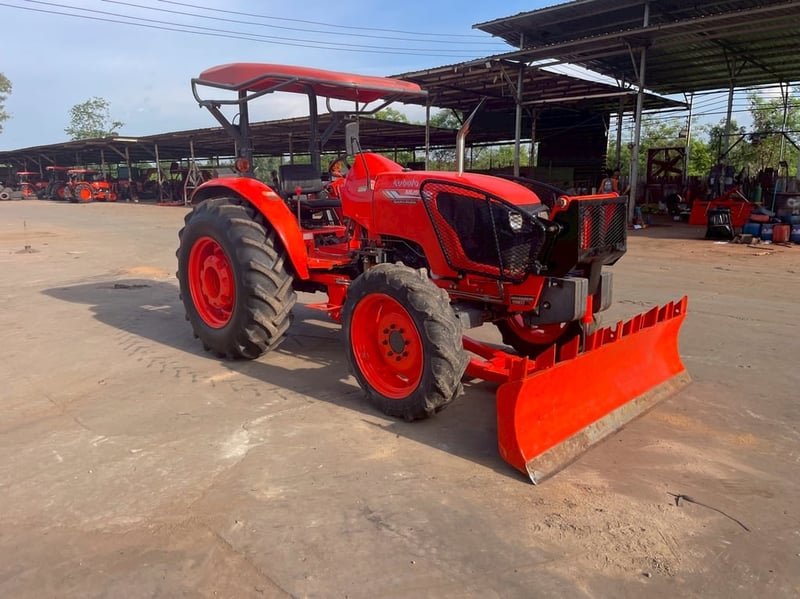 ดันแรง พร้อมดัน คันใหญ่ ใช้ดี รถไถคูโบต้ารุ่น MU5702ใบดันดินหน้า ผาน 1 ตัว ดาวน์   0 บาท สนใจโทรสอบถามหรือมาดูที่ร้านเราได้จ้า