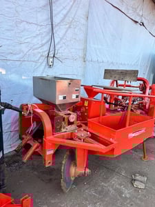 มาใหม่ เครื่องปลูกมัน CP100F มือ2 ตราช้าง  ทดแทนแรงงาน เต็มประสิทธิภาพงานปลูก ใส่รถรุ่นL -L5018  ขายสดราคา 45,000 บาท   สนใจโทรสอบถาม  065-2401438 น้องเอิญ เข้ามาเลือกดูที่ร้านได้จ้า