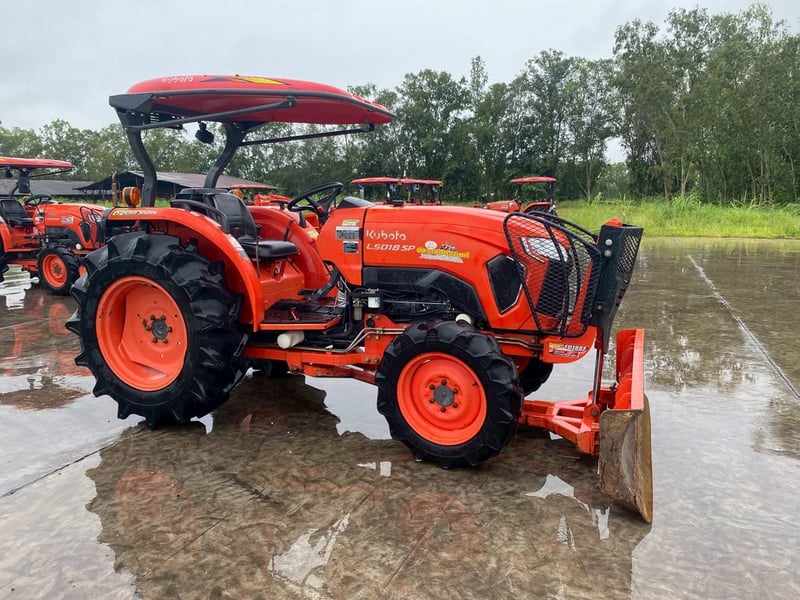 รถเครื่องดี มีให้เลือกเยอะ ดาวน์ถูก  ผ่อนสบาย พร้อมใช้งาน รถไถคูโบต้ารุ่น L5018SP ใบดันดินหน้า ผาน 1 ตัว ดาวน์ 5000 บาท สนใจโทรสอบถามหรือมาดูที่ร้านเราได้จ้า