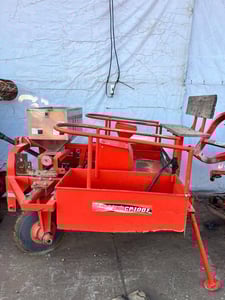 มาใหม่ เครื่องปลูกมัน CP100F มือ2 ตราช้าง  ทดแทนแรงงาน เต็มประสิทธิภาพงานปลูก ใส่รถรุ่นL -L5018  ขายสดราคา 45,000 บาท   สนใจโทรสอบถาม  065-2401438 น้องเอิญ เข้ามาเลือกดูที่ร้านได้จ้า