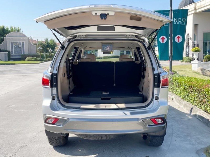 ISUZU MU-X 3.0 DA DVD 2WD ปี 2017 (รุ่นท็อป โฉม 60 ปี)