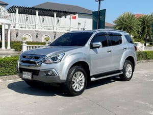 ISUZU MU-X 3.0 DA DVD 2WD ปี 2017 (รุ่นท็อป โฉม 60 ปี)