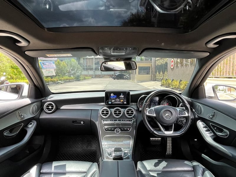 BENZ C350e AMG Dynamic ปี 2017  รถบ้านแท้ สภาพนางฟ้า เกรด AAA 