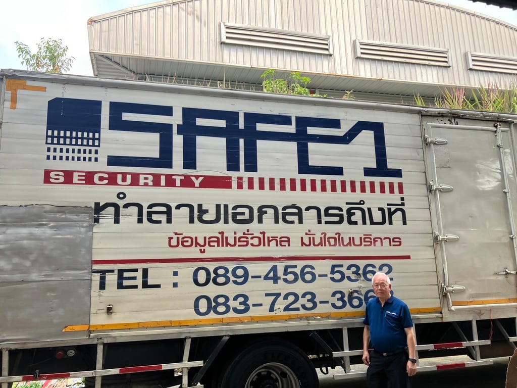 HINO FG 212แรงม้า รถบรรทุก 6ล้อ ตู้แห้ง ปี2011