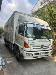 HINO FG 212แรงม้า รถบรรทุก 6ล้อ ตู้แห้ง ปี2011