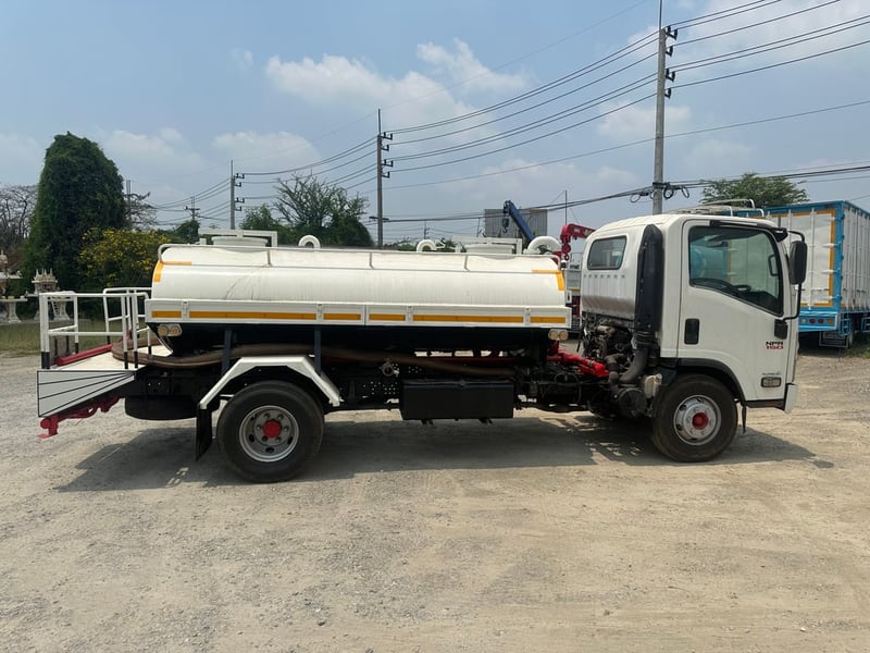 6ล้อNPR150 ถังนำ้4200ลิตร